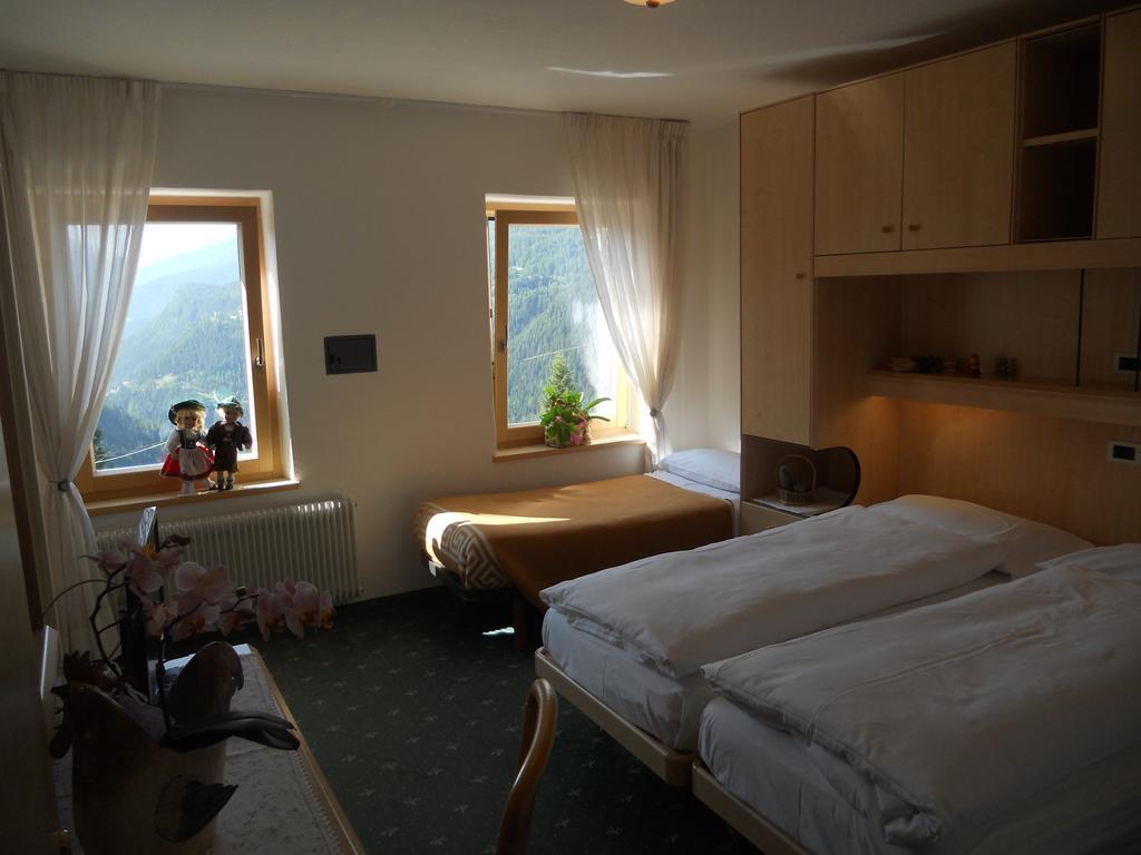 Hotel Garni Excelsior Livinallongo Del Col Di Lana الغرفة الصورة