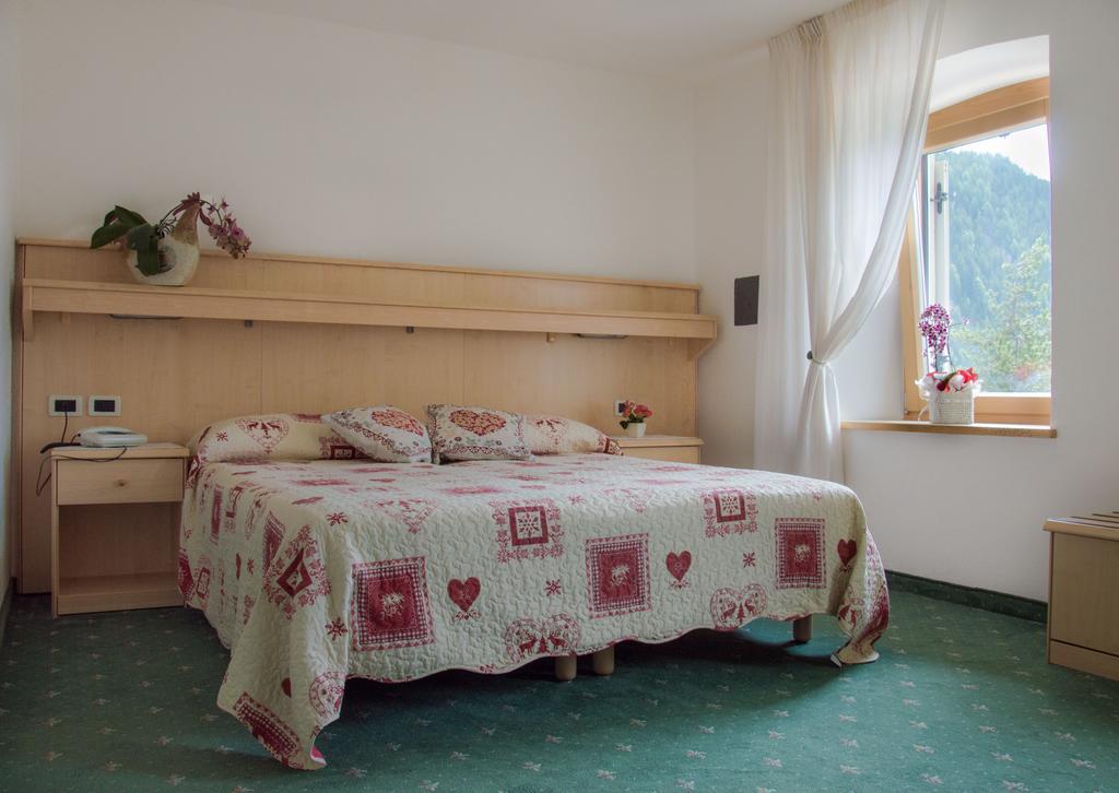 Hotel Garni Excelsior Livinallongo Del Col Di Lana الغرفة الصورة