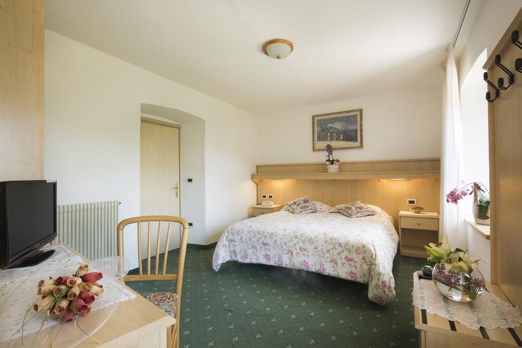 Hotel Garni Excelsior Livinallongo Del Col Di Lana الغرفة الصورة